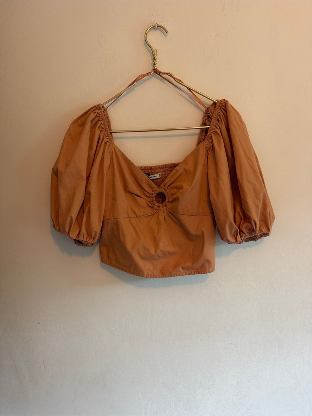 Abercrombie & Fitch peach Puff-Sleeve Crop Top with Ring Accent